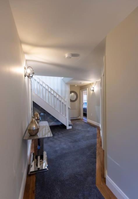 Luxury Town Centre Apartment Cookstown Eksteriør billede
